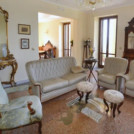 瓦勒奥利维别墅农家乐 *